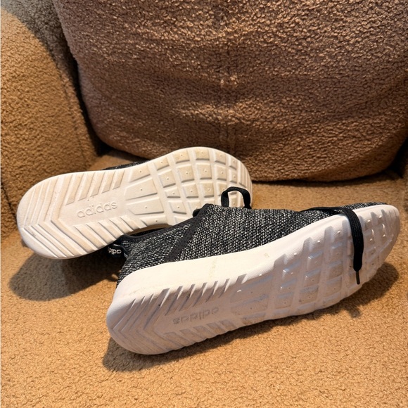 Adidas Classic Black and White Footwear - Picture 6 of 7